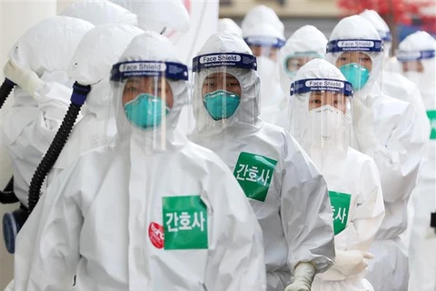 Nhân viên y tế tại một bệnh viện ở Daegu, Hàn Quốc. (Ảnh: Yonhap/TTXVN)