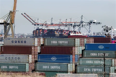 Tàu container của Trung Quốc và các quốc gia châu Á cập cảng Long Beach, bang California, Mỹ ngày 14/9/2019. (Ảnh: AFP/TTXVN)