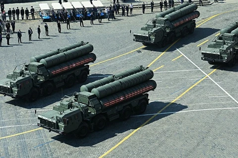 Hệ thống phòng thủ tên lửa S-400 trong lễ duyệt binh tháng 5/2019. (Nguồn: Sputnik)