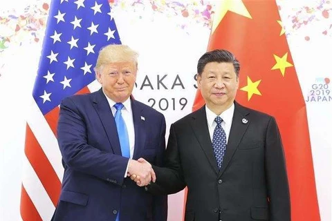 Chủ tịch Trung Quốc Tập Cận Bình (phải) và Tổng thống Mỹ Donald Trump trong cuộc gặp bên lề Hội nghị thượng đỉnh G20 ở Osaka, Nhật Bản. (Nguồn: THX/TTXVN)
