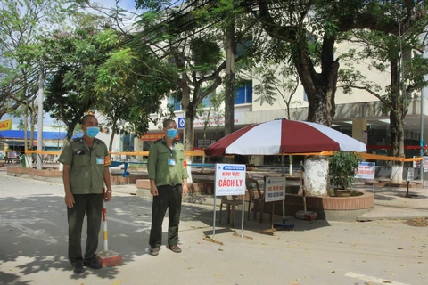 Khoa Truyền nhiễm, Bệnh viện Đa khoa tỉnh Thái Bình được bảo vệ nghiêm ngặt. (Ảnh: Thế Duyệt/TTXVN)