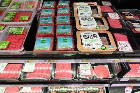 Sản phẩm thịt có nguồn gốc thực vật được bày bán tại New York, Mỹ. (Ảnh: AFP/TTXVN)