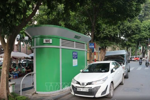 Nhà vệ sinh công cộng được xây dựng theo hình thức xã hội hóa ở Hà Nội. (Ảnh: Mạnh Khánh/TTXVN)