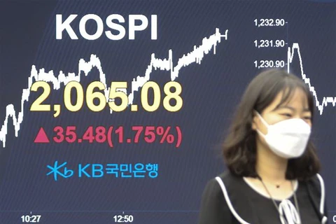 Bảng chỉ số chứng khoán tại Seoul, Hàn Quốc ngày 1/6/2020. (Ảnh minh họa. Yonhap/TTXVN)