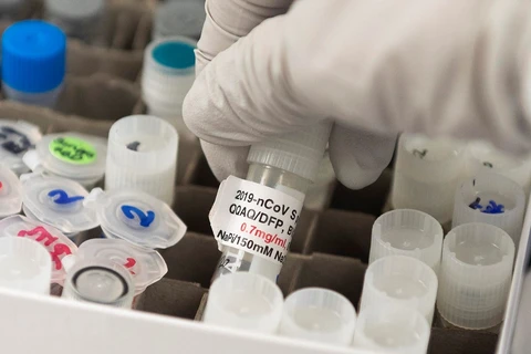 Vắcxin được nghiên cứu tại phòng thí nghiệm. (Ảnh: AFP/TTXVN)