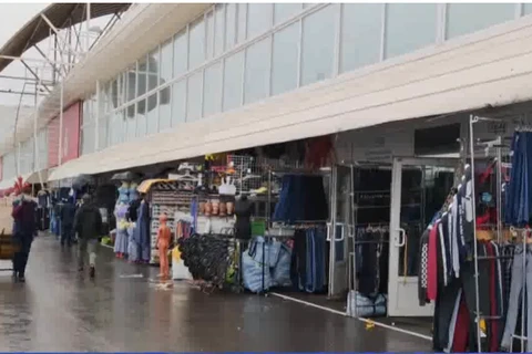 [Video] Người Việt tại Nga lo lắng khi chợ ở thủ đô Moskva mở cửa