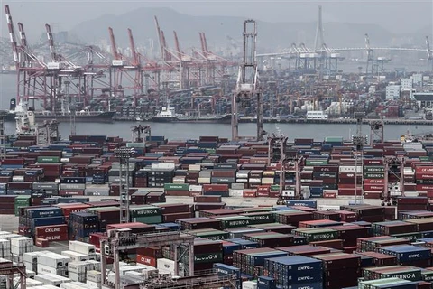 Container hàng hóa tại cảng Busan, Hàn Quốc. (Ảnh: Yonhap/TTXVN)