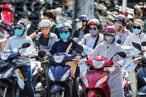 [Photo] Thủ đô Hà Nội tiếp tục trải qua đợt nắng nóng kéo dài