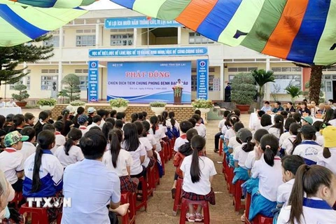 [Video] Không để bệnh bạch hầu lây lan trong trường học