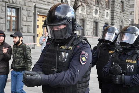 Cảnh sát Nga tuần tra tại thủ đô Moskva (Ảnh: AFP/TTXVN)