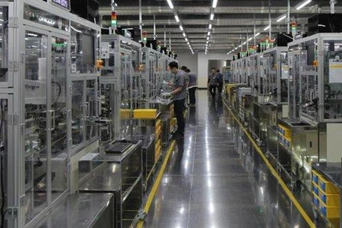 Các công nhân tại nhà máy của công ty ở Busan. (Nguồn: Yonhap)