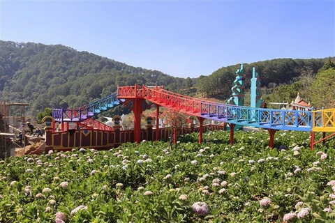 Công trình Vườn Thượng Uyển Bay trên khu đất thuộc diện quy hoạch đất rừng phòng hộ của thành phố Đà Lạt (Lâm Đồng). (Ảnh: TTXVN phát)