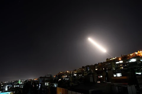 Tên lửa phòng không Syria được triển khai nhằm đánh chặn cuộc tấn công tên lửa của Isarel tại thủ đô Damascus. (Ảnh: THX/TTXVN)
