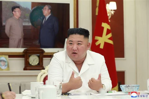 Nhà lãnh đạo Triều Tiên Kim Jong-un phát biểu tại hội nghị Ban Chấp hành Trung ương đảng Lao động Triều Tiên ở Bình Nhưỡng ngày 5/8/2020. (Ảnh: Yonhap/TTXVN)