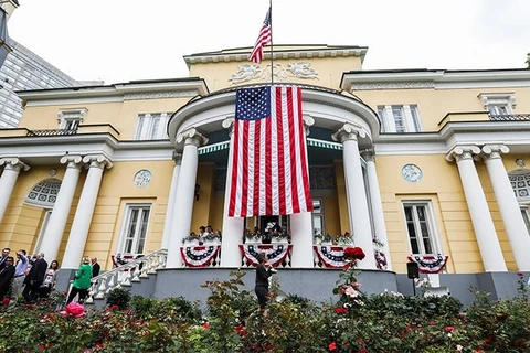 Công dân Nga điều khiển xe đâm vào cổng nhà đại sứ Mỹ ở Moskva