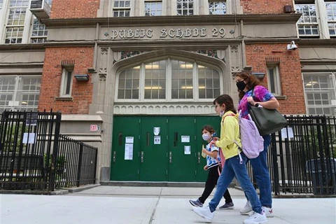 Một trường học ở New York, Mỹ. (Ảnh: AFP/TTXVN)