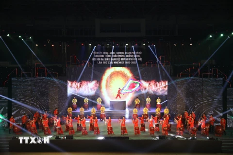 Chương trình Nghệ thuật chào mừng thành công Đại hội đại biểu lần thứ XVII, Đảng bộ thành phố Hà Nội nhiệm kỳ 2020-2025. (Ảnh: Văn Điệp/TTXVN)