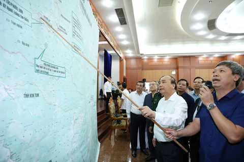 [Photo] Thủ tướng làm việc với Quảng Nam về khắc phục hậu quả bão số 9