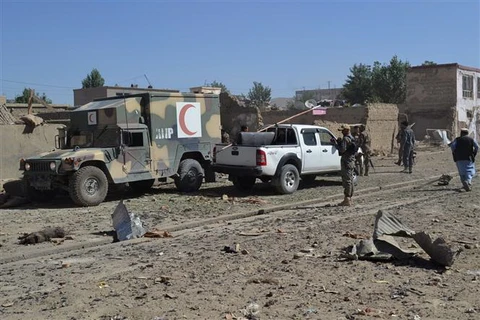 Hiện trường một vụ đánh bom xe tại tỉnh Ghazni, miền Đông Afghanistan. (Ảnh minh họa. AFP/TTXVN)