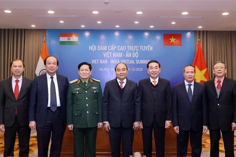 Thủ tướng Nguyễn Xuân Phúc và đoàn đại biểu Việt Nam dự tại điểm cầu Hà Nội. (Ảnh: Thống Nhất/TTXVN)