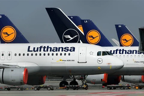 Máy bay của Hãng hàng không Lufthansa tại sân bay Munich, Đức. (Ảnh: AFP/TTXVN)