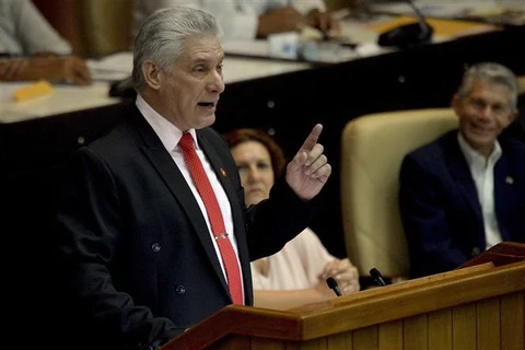 Chủ tịch Cuba Miguel Diaz-Canel phát biểu trong phiên họp Quốc hội tại La Habana. (Ảnh: AFP/TTXVN)