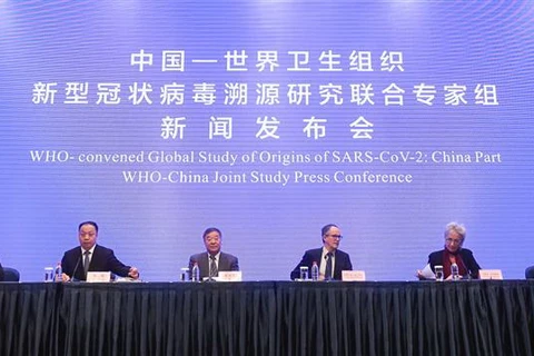 Các chuyên gia của WHO và Trung Quốc đang điều tra nguồn gốc của virus SARS-CoV-2 tại cuộc họp báo chung ở Vũ Hán, tỉnh Hồ Bắc, Trung Quốc, ngày 9/2/2021. (Ảnh: THX/TTXVN)