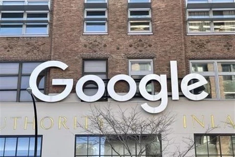 Biểu tượng Google tại văn phòng ở New York, Mỹ. (Ảnh: Kyodo/TTXVN)