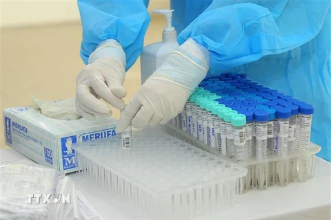 [Video] Hà Nội xét nghiệm virus SARS-CoV-2 cho hơn 4.000 người 