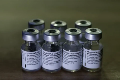 Vaccine ngừa COVID-19 của Pfizer. (Ảnh: AFP/TTXVN)