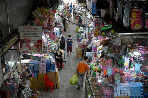 Bên trong một khu chợ ở Phnom Penh, Cambodia. (Ảnh: AFP/TTXVN)