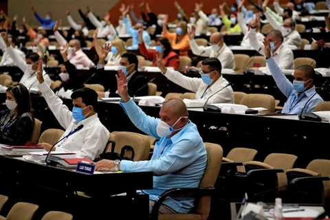 Các đại biểu tại phiên khai mạc Đại hội Đảng Cộng sản Cuba (PCC) lần thứ VIII ở La Habana. (Ảnh: AFP/TTXVN)