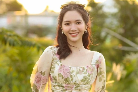 Mỹ nhân Việt đón hè với loạt trang phục street style ngập sắc pastel