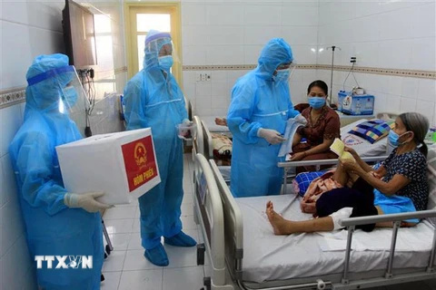 [Video] Bầu cử tại bệnh viện, khu vực nguy cơ lây nhiễm COVID-19 cao