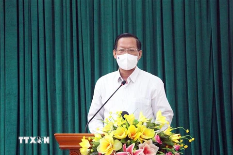 Chủ tịch Ủy ban bầu cử tỉnh Bến Tre Phan Văn Mãi phát biểu tại cuộc họp. (Ảnh: Huỳnh Phúc Hậu/TTXVN)