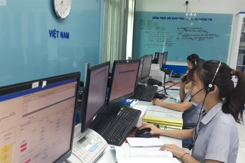 Khai thác viên Đài Thông tin duyên hải Nha Trang. (Nguồn: mt.gov.vn)