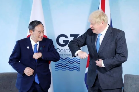 Thủ tướng Boris Johnson và người đồng cấp Suga Yoshihide. (Nguồn: Kyodo)