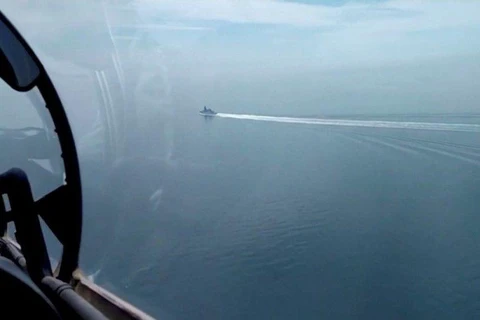Nga tung video vụ nổ súng, thả bom chặn tàu chiến Anh trên Biển Đen