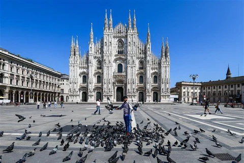 Quảng trường del Duomo ở thành phố Milan, Italy. (Ảnh: AFP/TTXVN)