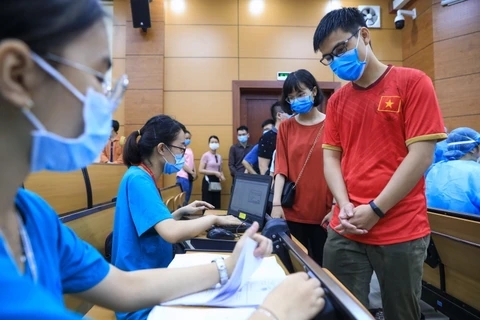 Xét nghiệm cho 350 y, bác sỹ ĐH Y Hà Nội vào Bình Dương chống dịch