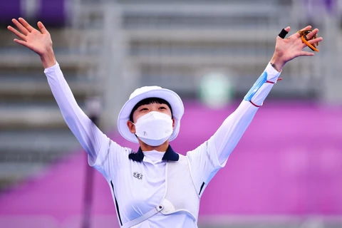 Vận động viên đầu tiên đoạt 3 huy chương vàng tại Olympic Tokyo 2020