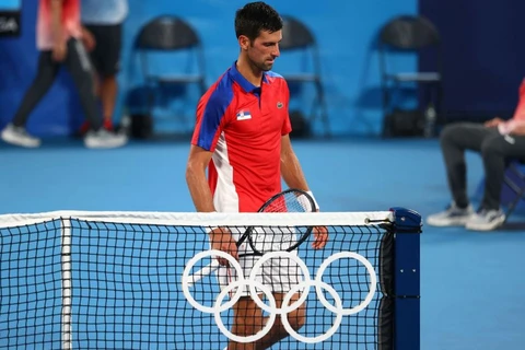 Olympic Tokyo: Hạt giống số một Novak Djokovic ra về trắng tay