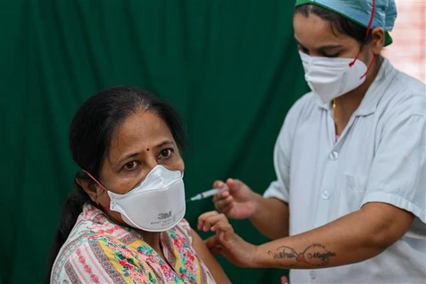 Ấn Độ: Người tiêm đủ liều vaccine tại Mumbai được phép đi tàu hỏa