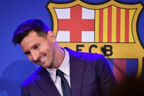 Messi đạt thỏa thuận chuyển tới PSG, đã bay sang Paris ký hợp đồng