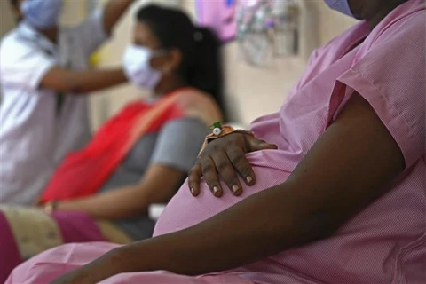 Bộ Y tế Malaysia kêu gọi phụ nữ mang thai đi tiêm vaccine COVID-19