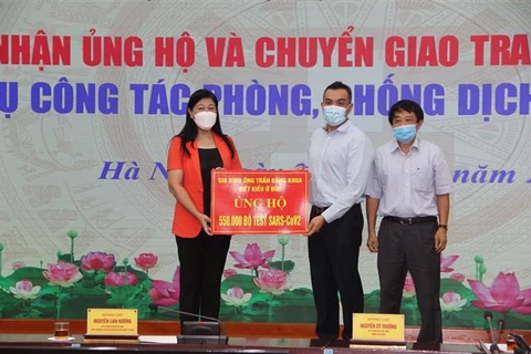 Hà Nội tiếp nhận ủng hộ công tác phòng, chống dịch COVID-19