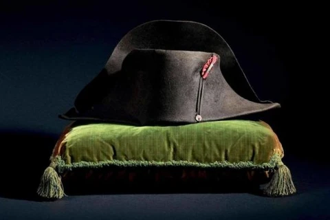 Đấu giá chiếc mũ được xác nhận có dấu vết ADN của Napoleon 