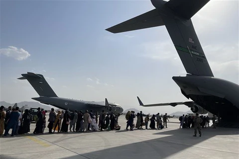 Sân bay quốc tế ở thủ đô Kabul chuẩn bị hoạt động trở lại dần dần