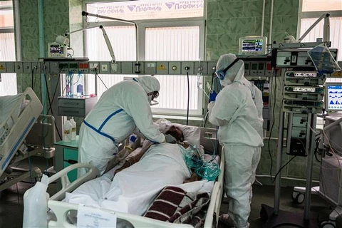 Nga có 867 ca tử vong trong 24 giờ, Ukraine thêm gần 12.000 ca nhiễm