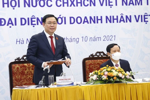 Chủ tịch Quốc hội gặp gỡ đại diện giới doanh nhân Việt Nam